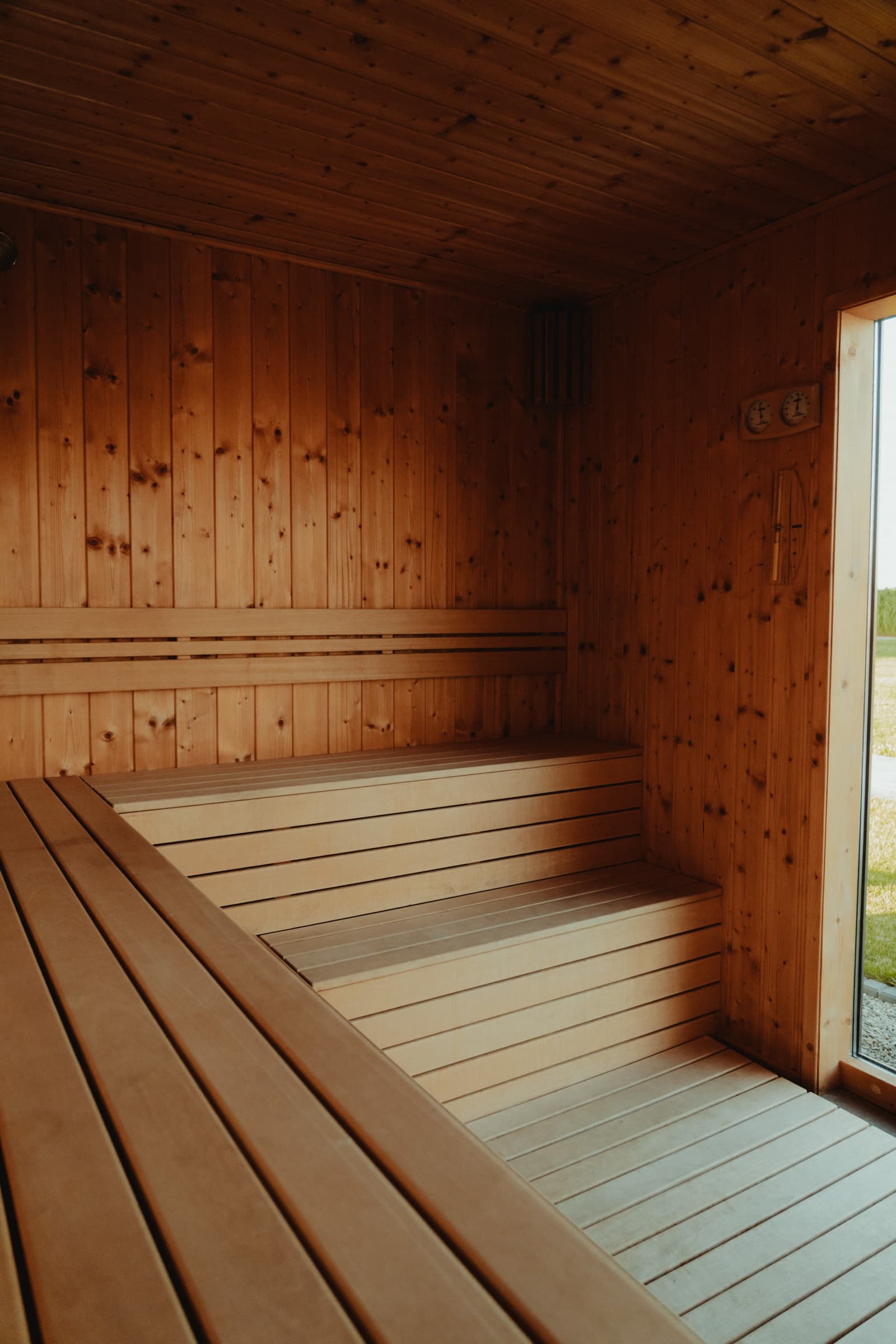 TOKAMA cottage interior — image 8